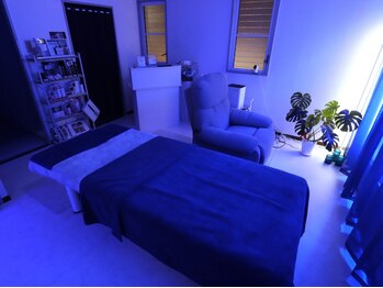 ディープブルー(Deep Blue)の写真/【ドライヘッドスパ専門店】緊張やストレスでコリ固まった慢性的な首・肩のつらさに☆完全個室で癒されて♪