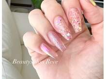 レーヴの雰囲気（春ネイルは押し花が可愛いですよね♪）