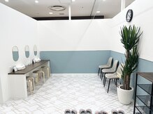 ◆パウダーブースもご用意しております◆ゆったり3席ありますので、お出かけ前にもピッタリ♪