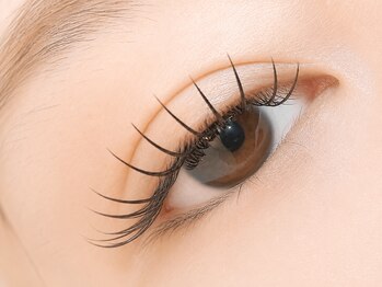 ジュエリーアイラッシュ(Jewelry eyelash)の写真/30代からのお目元は【上品に盛る】が正解◎
大人女性に選ばれるフラットラッシュ