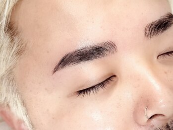 アンダーフェリス ビマユ(UNDER feliz×BIMAYU)の写真/【高技術×メンズアイブロウ】黄金比に合わせて整える洗練された眉デザインで、一気に垢抜けた印象へ★