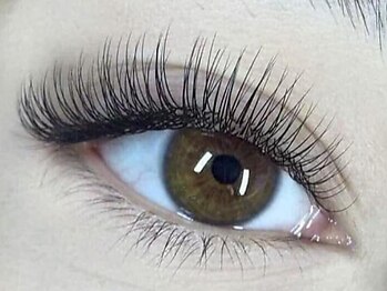 AMULETO【まつげパーマ/パリジェンヌ/マツエク/フラットラッシュ】の写真/【OPEN記念★似合わせまつげパーマ 3,500円】豊富なロッドの中からお客様の目元に合わせて施術を行います！