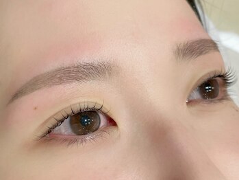 サロン ミー(salon mie)の写真/《朝9時~OK!》完全個室なのでお子様が騒いでも平気♪忙しいママにおすすめ!まつげパーマ&眉waxで最強時短◎