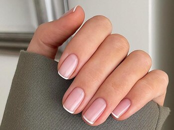 AMULETO【まつげパーマ/パリジェンヌ/マツエク/フラットラッシュ】の写真/【OPEN記念★ワンカラー 4,500円】上品なシンプル系デザインから流行りのワンホンネイルまで幅広くご用意！