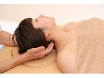 ビュースタイル川西/小顔の流れ2.顔や首の歪み確認