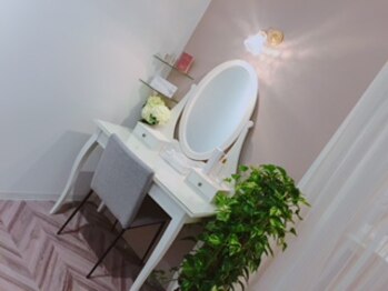 アイラッシュサロン ブラン イオンモール久御山店(Eyelash Salon Blanc)/ドレッサー