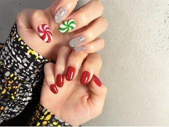 ノラ ミナミアオヤマ(NORA MINAMIAOYAMA)/くるくるクリスマスネイル