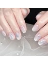繊細アートの貝殻ネイル