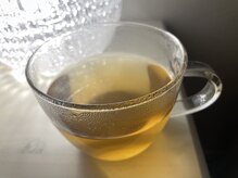 よもぎ蒸し中の、サービスのよもぎ茶