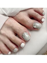 アオマリー(Aomalie)/ビジューネイル　¥9,790