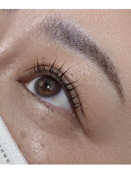オンリーヘア 桑名(ONLY HAIR)の写真/伸びた眉毛をすっきり整える眉カットで、清潔感のあるナチュラルな垢抜け目元へと導く施術をご提案します♪