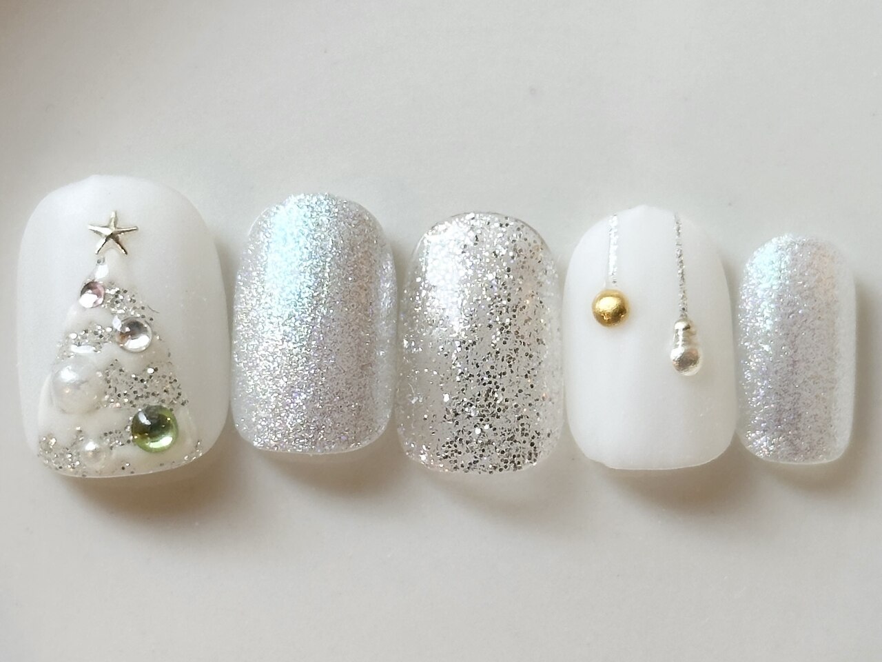 2025年-2026年冬トレンド】ホワイト ワンカラーのネイルデザイン集