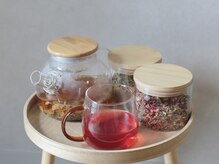 ナリコの雰囲気（ケア後に提供のハーブティーで全身の巡りよく）
