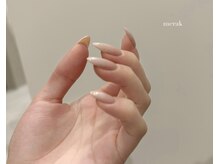 メラク(merak)の雰囲気(艶とフォルムで魅せる上品な指先)