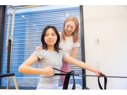 グロウ ピラティス バー スタジオ(GLOW Pilates Barre Studio)の写真