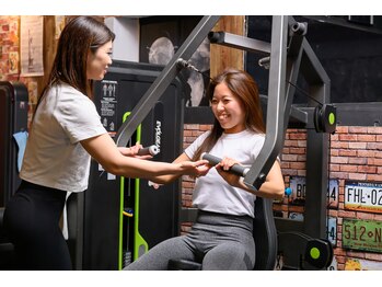 エレボスフィットネス(EREBOS FITNESS)/バストアップトレーニング