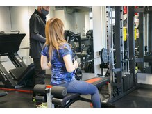 スリーエージム(THREEA GYM)/背中