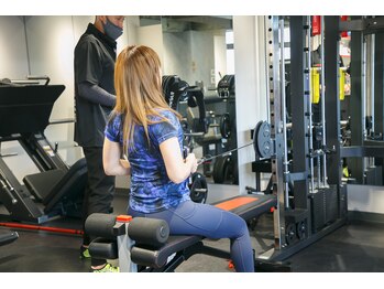 スリーエージム(THREEA GYM)/背中