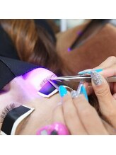 サロン ド シル(Salon de cils)/LED商材使用