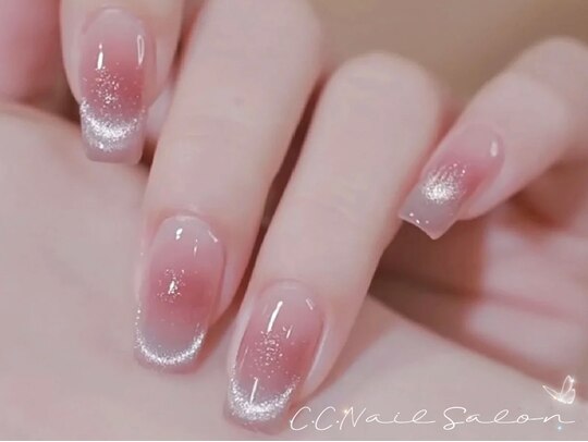 2025年冬トレンド】ラメグラデーションのネイルデザイン集(ハンド  