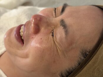 エステサロン アンジュール(Angelle)/施術中も楽しいトークをしながら