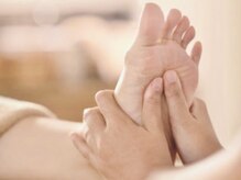 足先の冷えやパンパンのむくみ脚にサヨナラ！【ハイパーナイフEX＋本格足ツボ＆体質別オイルマッサージ☆】