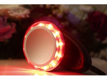 シェミー(CHEZ MEE)/SONICと3色LEDの同時施術が可能