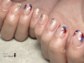 ミャクミャクカラーの万博ネイル