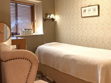 サロンイグレックの雰囲気(完全個室となっており、シンプルで清潔感のあるお部屋です)