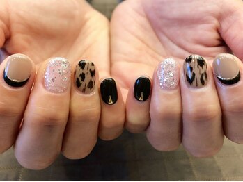 プラハネイル(+HER 美甲)/レオパード×根元フレンチ