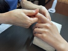 桃の木 吉祥寺店/施術写真　爪のマッサージ2