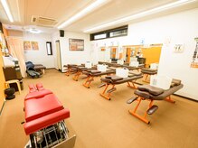 市川大野オレンジ整体院の雰囲気（施術ベッド）