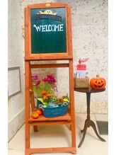 サロンドジェイブリス/あっぷるタウンの裏です