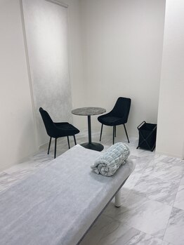 サロン イニ(SALON INI)/施術室1