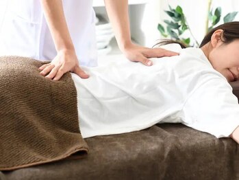 RESET BODY 淀屋橋・肥後橋店《痛み/歪み/姿勢をパーソナルに根本改善》の写真/《猫背/巻き肩/腰痛/首肩こり/ストレートネック》ソフトな"関節調整整体"で歪みを整え、身体が楽になる◎