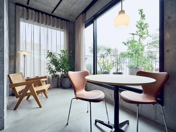 スイウ 中目黒店(SUiU)/ゆっくり時間が流れるラウンジ