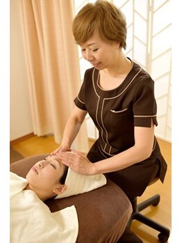 ビューティスタジオＫ/おでこの骨を優しく上げます