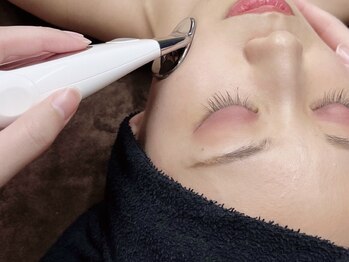 まる体の写真/シミ、くすみ、シワ、たるみが気になる方へ！芸能人御用達、超本格美顔器使用。本格フェイシャルエステ★
