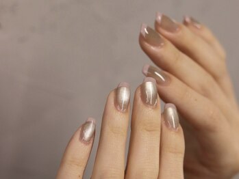 ロアニ(LOANI)の写真/シンプルに個性をちょっと追加してオシャレな手元に！ご予算に合わせたセンス抜群オリジナルネイルも◎