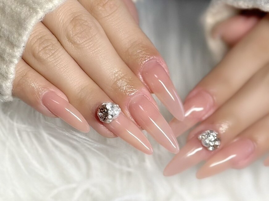 2026年冬トレンド】スワロネイルのネイルデザイン集｜人気順