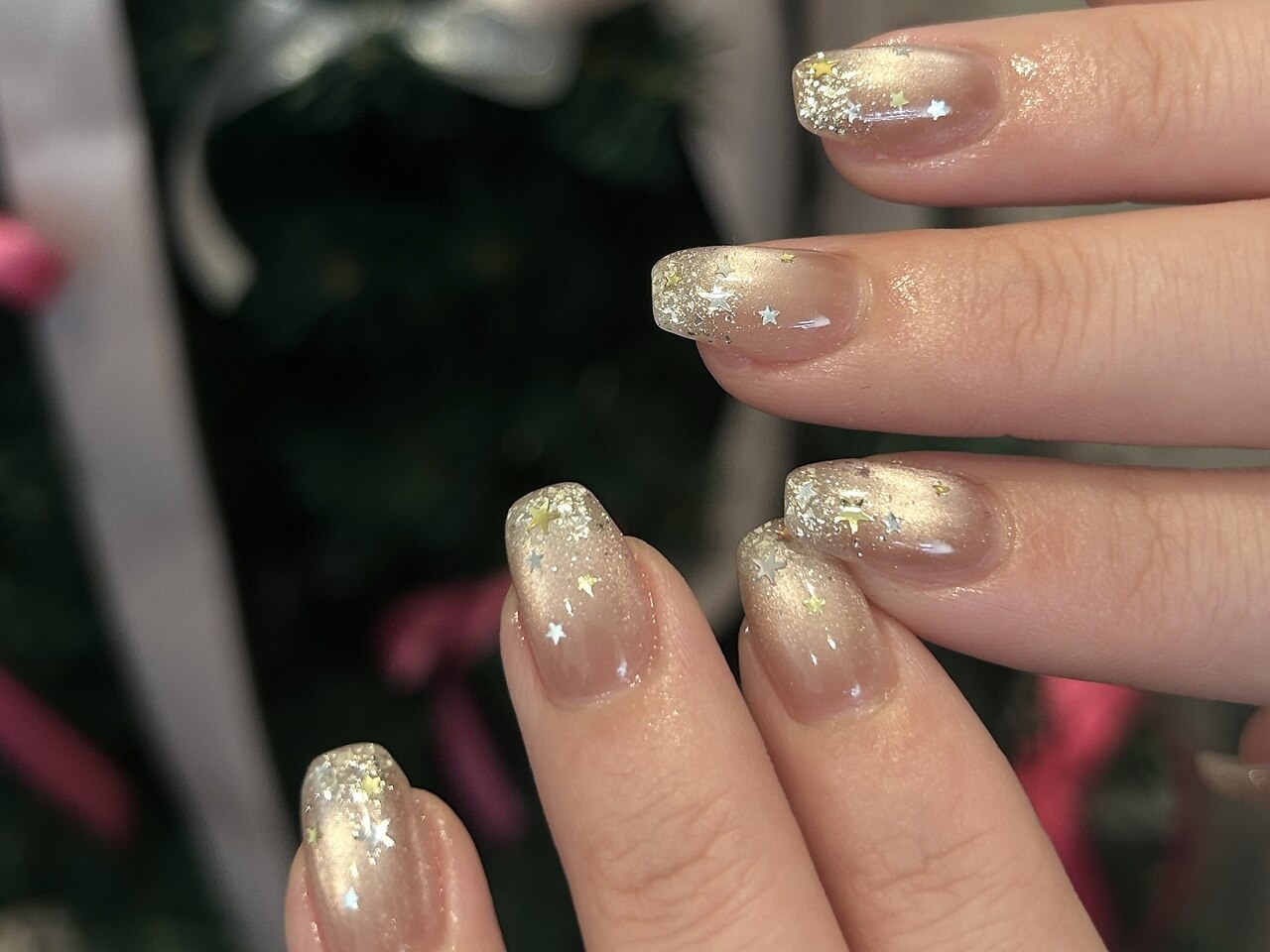 2025年-2026年冬トレンド】ゴールド クリスマスのネイルデザイン集