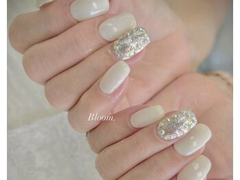 nail salon Bloom./