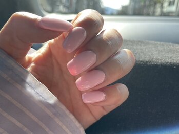 ラズリー(Lazliy)の写真/艶感ある美フォルムで魅せる指先に♪「ワンカラー+アート2本¥5,500」印象やお肌に合わせた色味提案が得意◎