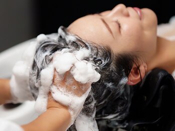 カロン 自由が丘店(kalon)の写真/"眠活ヘッドストレッチ"で睡眠の質を向上☆頭のコリを解きほぐして、スムーズな入眠をサポート
