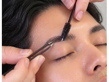 アイドット MEN 渋谷店(i.)の写真/【メンズ/渋谷駅徒歩1分/美眉アイブロウWAX1回￥5300～】顔全体をケアして似合わせのモテる美眉×潤い肌に!