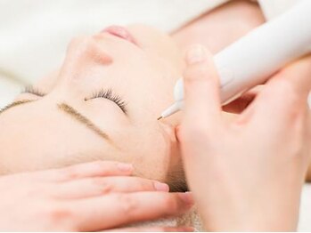 コスメ デ グレース(cosme de greace)の写真/【シミケア集中】シミケア×小顔調整×毛穴の大掃除!たっぷり60分¥3980★紫外線によるダメージを徹底ケア!