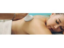 トータルビューティーアンドウィズ(total beauty&WITH)の雰囲気（リンパや血流を促進,余分な脂肪、燃焼を促す最新の痩身マシン♪）