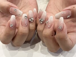 白グラデーションネイル