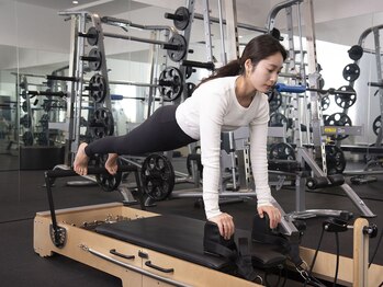 ラグジェンス(Luxense)の写真/【体験コースあり！】初めての方も安心◎完全個室・1対1のマシンピラティスで無理なく楽しく続けられます♪