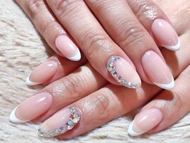 【ハンド】白フレンチ×ビジュー